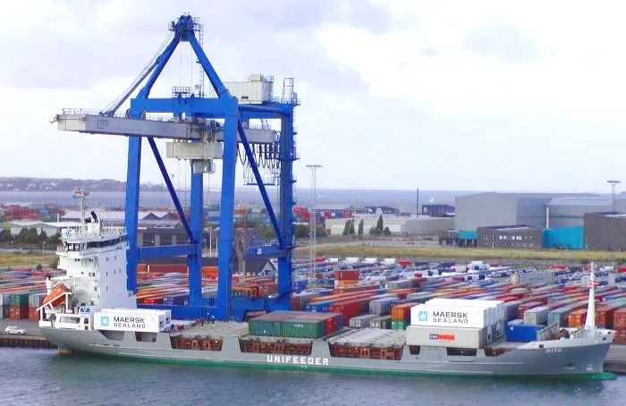 Importer en maritime depuis l'Asie vers Grenoble, Lyon, Saint-Quentin Fallavier, Grenoble, EXPRESS'I.O.N.