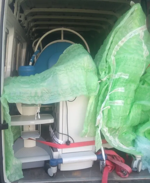 Pick up and direct shipping from MEDICAL Auction Hilditch (UK) to PARIS (FRANCE)