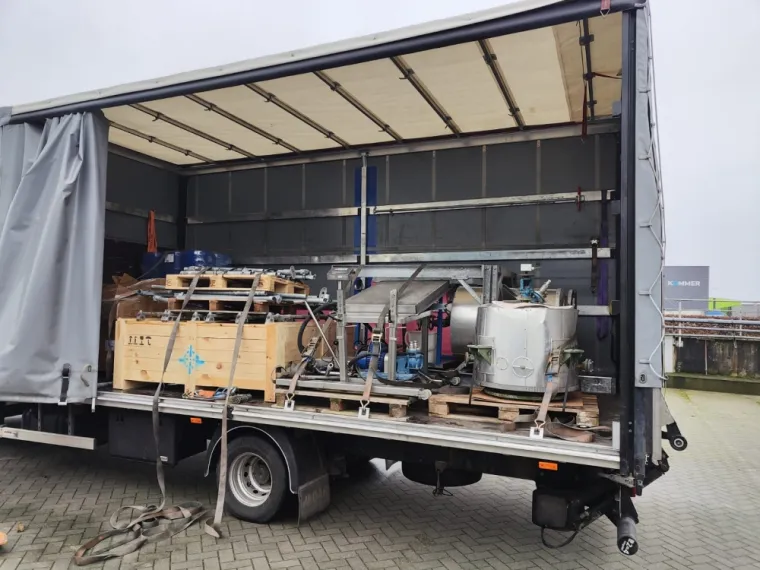 AUCTION LOGISTICS Transport industrial device From MILAN (ITALY) to LYON (FRANCE)