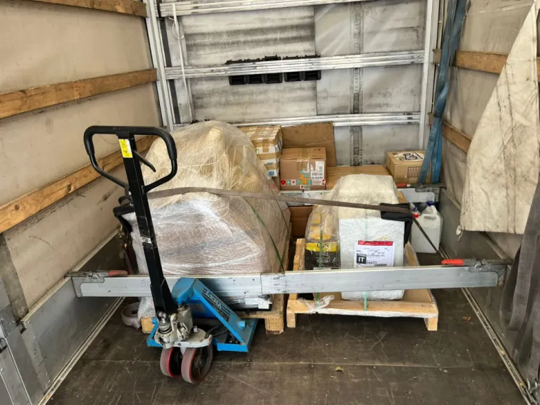 Appointment, packing and shipping laboratory device from VALENCE (FRANCE) to PRATO (ITALY) 