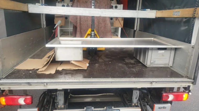 Transport sécurisé (coursier dédié) et réinstallation avec le client de son matériel pharmaceutique depuis PARIS (FRANCE) vers LIMOGE (FRANCE), Grenoble, EXPRESS'I.O.N.