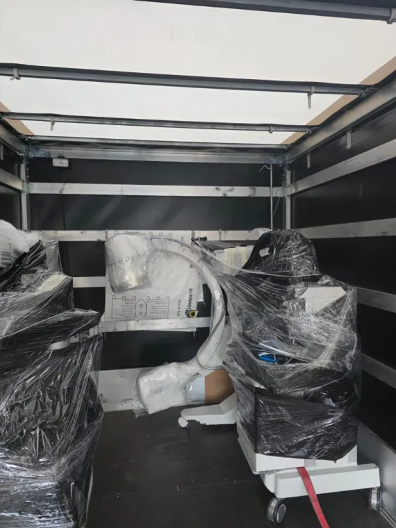 Transport de matériel médical de forte valeur suite à une vente aux enchères SURPLUS AUCTION de PARIS vers LYON (FRANCE)